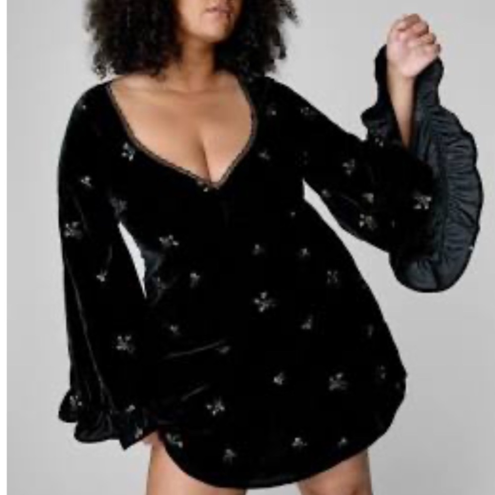 NWT Nasty Gal Plus Velvet Floral Embroidered Mini Dress